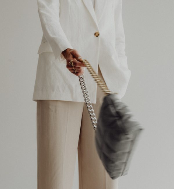 kaboompics_anonymous-female-in-trendy-outfit-with-bag-27782.jpg